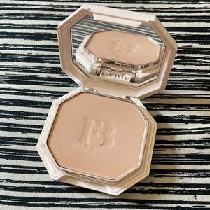 FENTY PRO FILT’R SOFT MATTE POWDER FOUNDATION (SHADE 170)